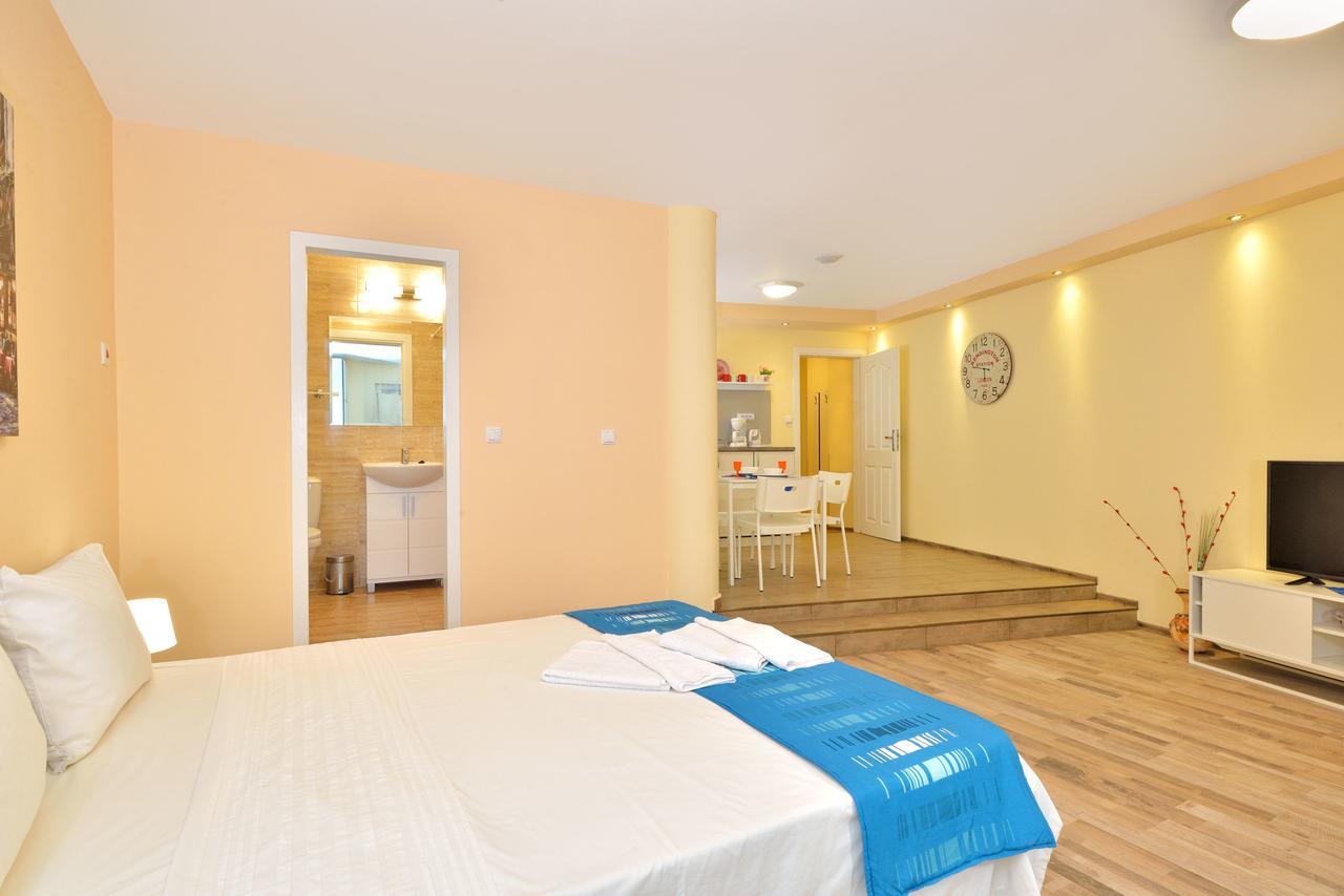 Central studio #2 Burgas Esterno foto